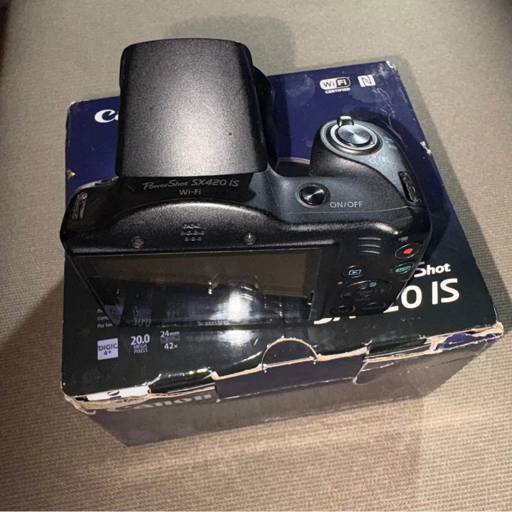 Canon PowerShot SX420 IS Digital Camera in Black